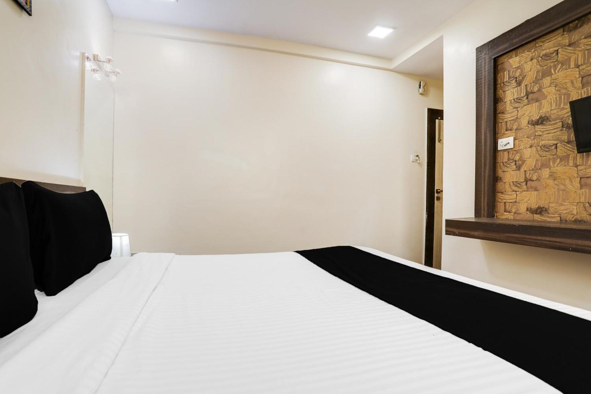 Super Hotel O Palkhi Road Near Sai Baba Temple Formerly Netra Sai Shirdi Dış mekan fotoğraf