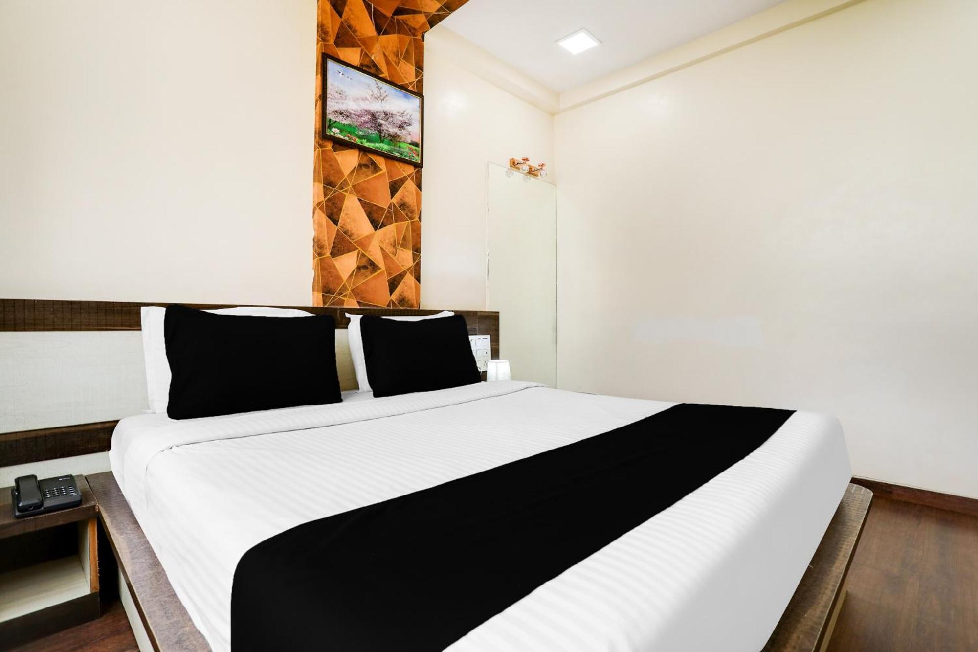 Super Hotel O Palkhi Road Near Sai Baba Temple Formerly Netra Sai Shirdi Dış mekan fotoğraf