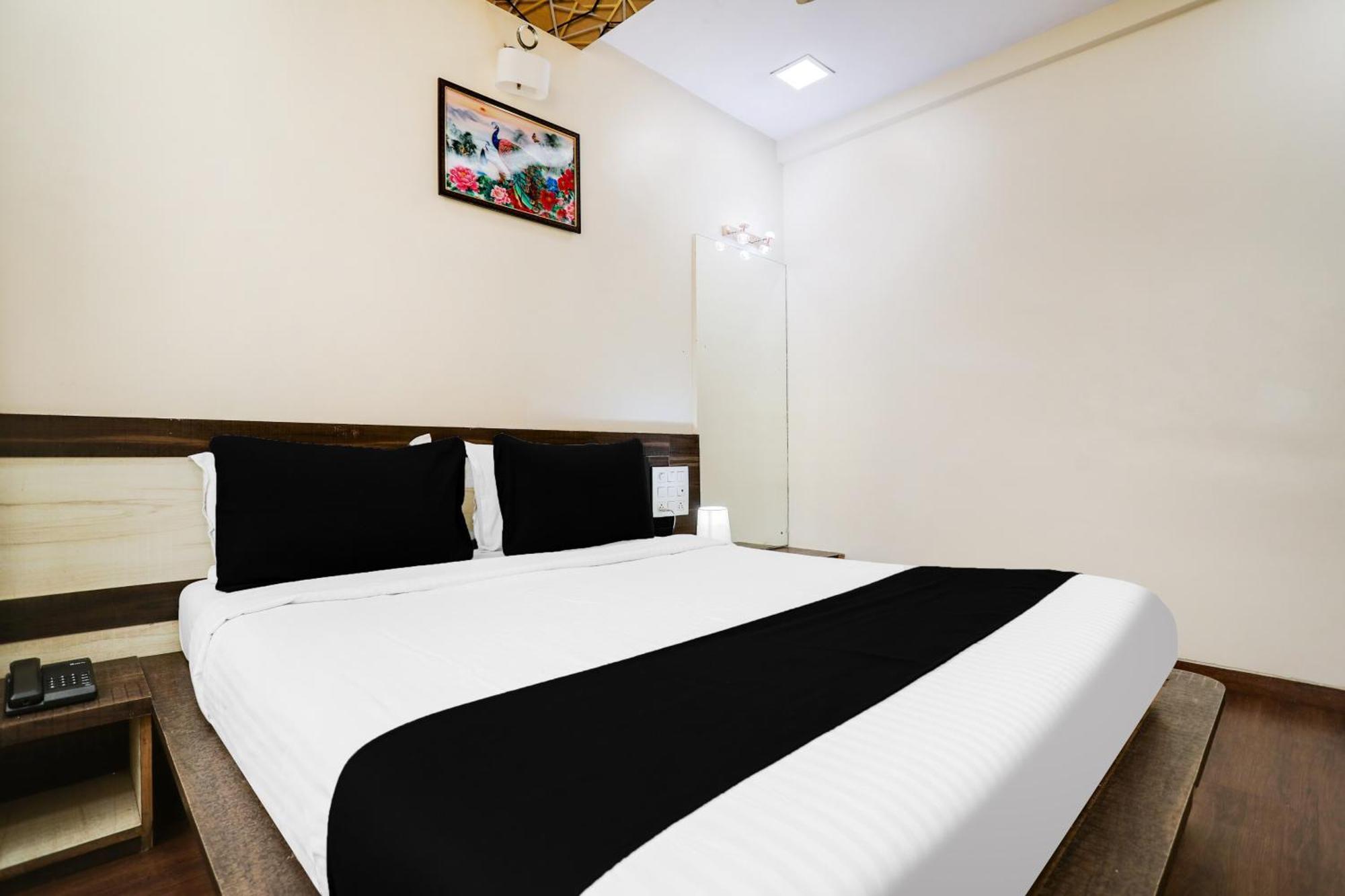 Super Hotel O Palkhi Road Near Sai Baba Temple Formerly Netra Sai Shirdi Dış mekan fotoğraf
