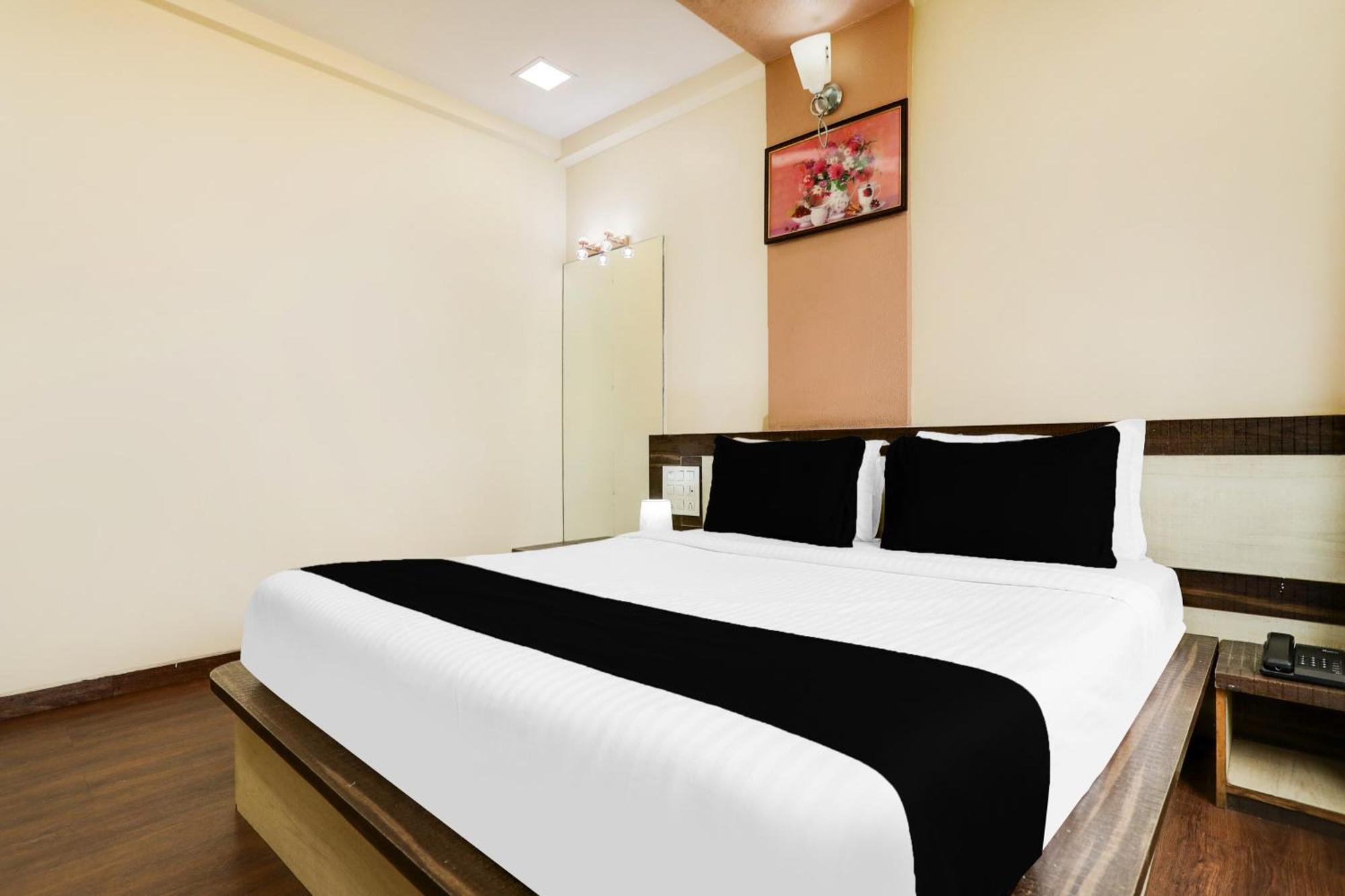 Super Hotel O Palkhi Road Near Sai Baba Temple Formerly Netra Sai Shirdi Dış mekan fotoğraf