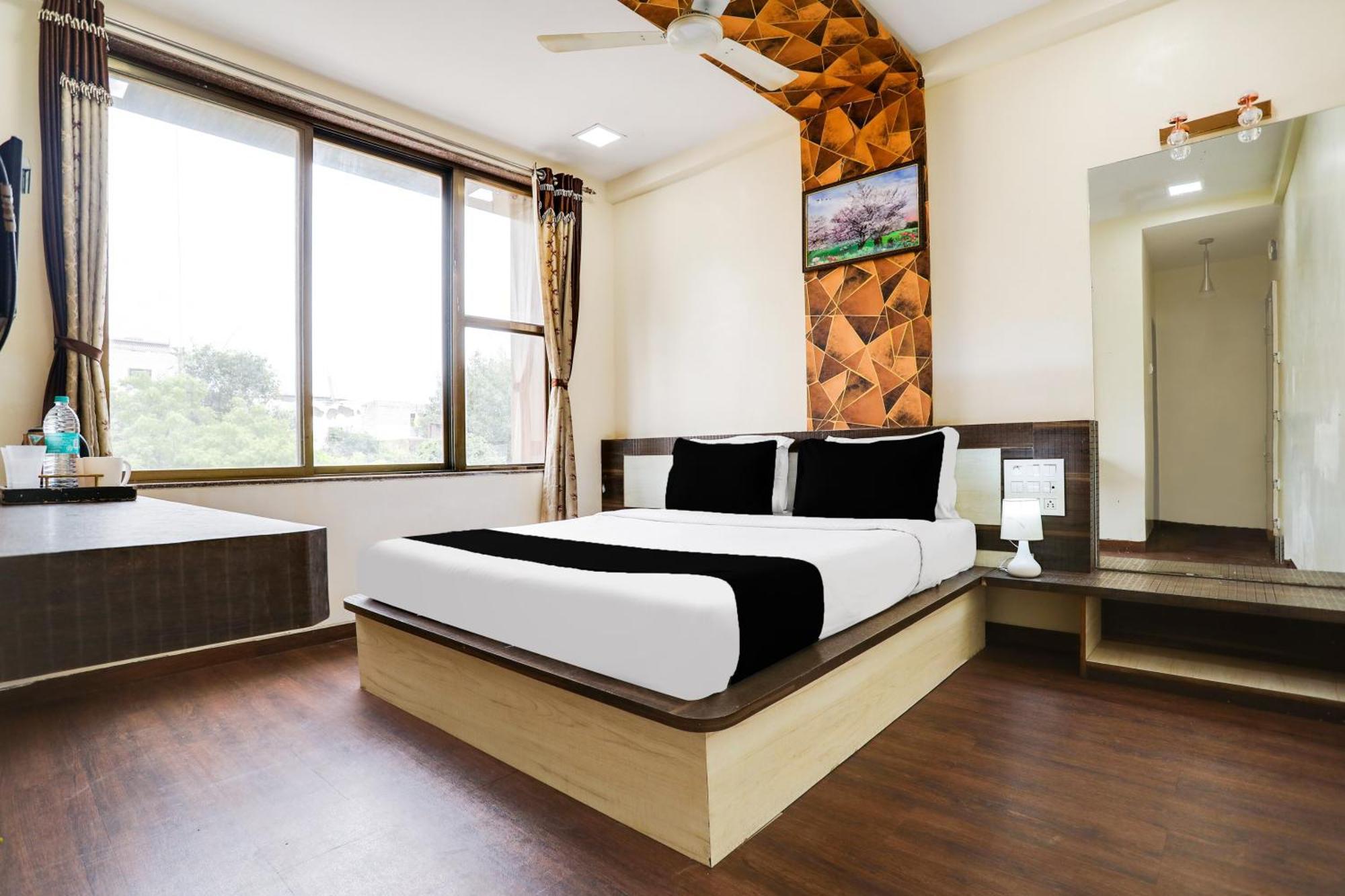 Super Hotel O Palkhi Road Near Sai Baba Temple Formerly Netra Sai Shirdi Dış mekan fotoğraf